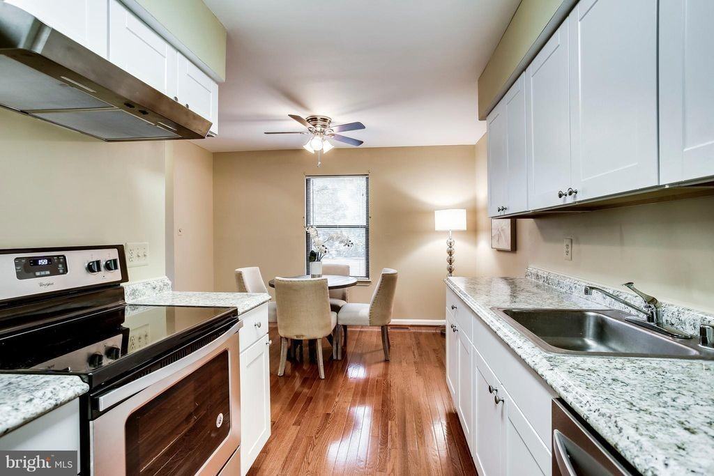 939 Barton Oaks Pl - Photo 5 of 24