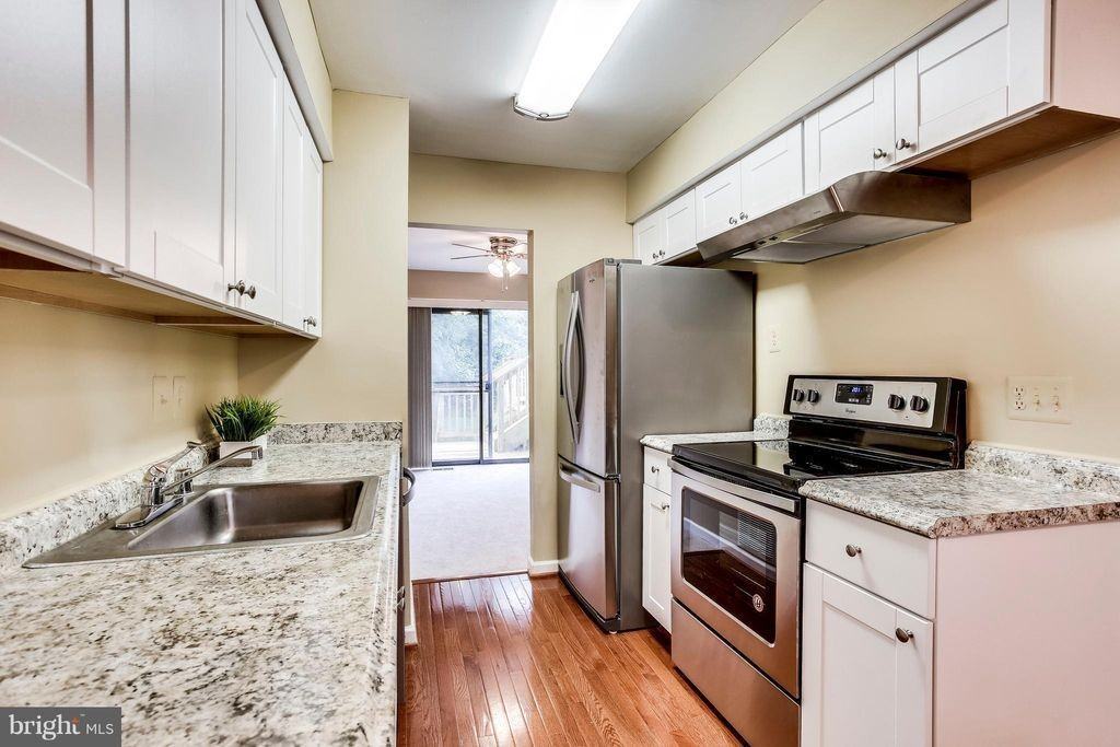 939 Barton Oaks Pl - Photo 7 of 24