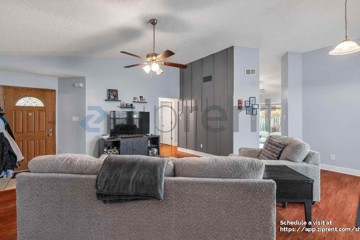 208 Pap Finn Ct - Photo 4 of 22