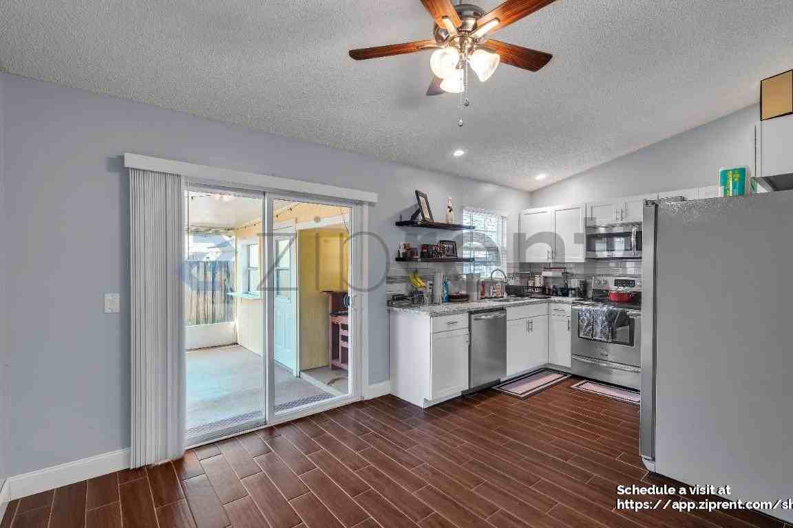 208 Pap Finn Ct - Photo 5 of 22