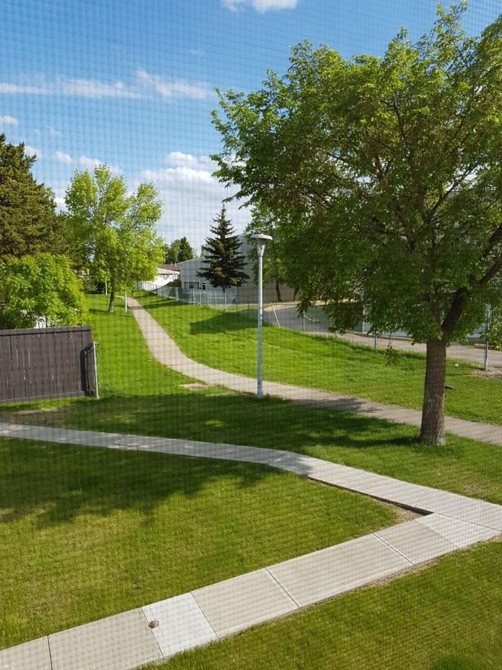 13570 - Photo 2 of 27