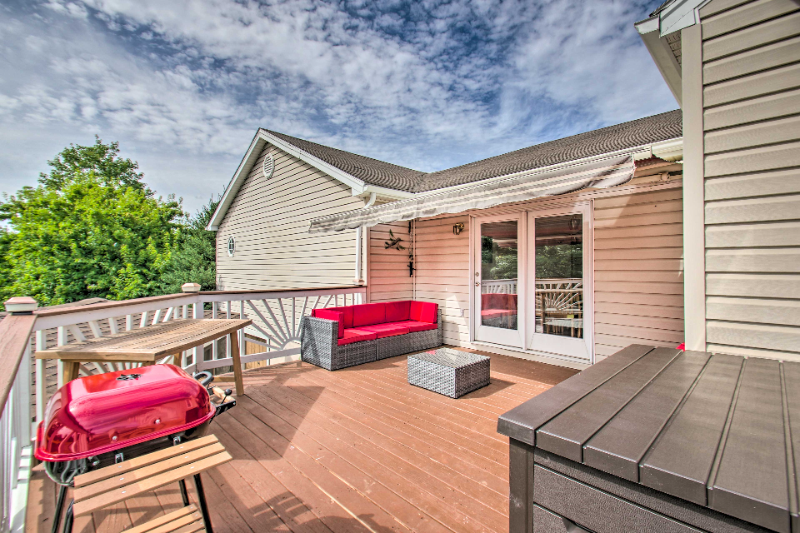 703 10th St - Photo 4 of 20