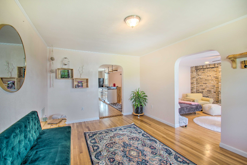 703 10th St - Photo 5 of 20