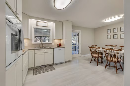 5013 Emerald Dr - Photo 4 of 17