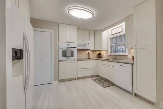 5013 Emerald Dr - Photo 6 of 17