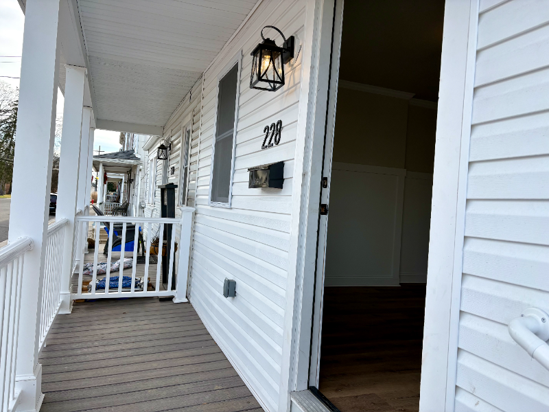 228 Delaware Ave - Photo 4 of 17