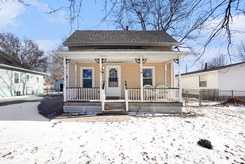 92 S Clarkson St - Photo 2 of 16