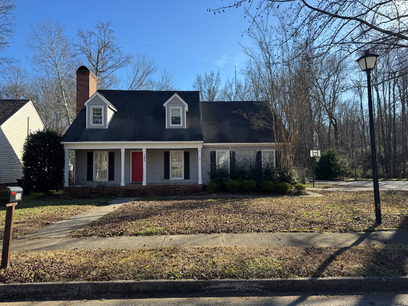 135 Suffolk Dr - Photo 2 of 20