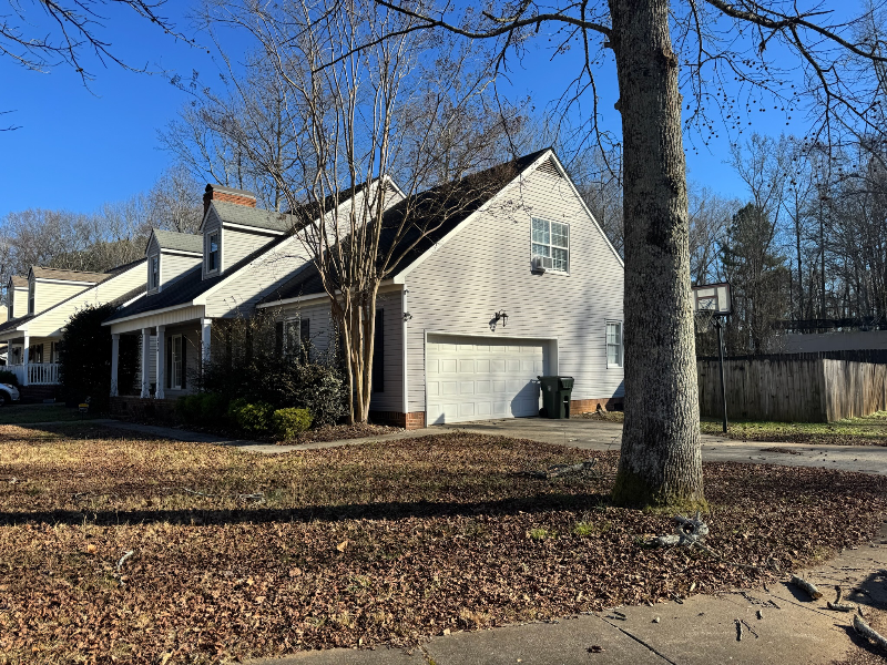 135 Suffolk Dr - Photo 3 of 20