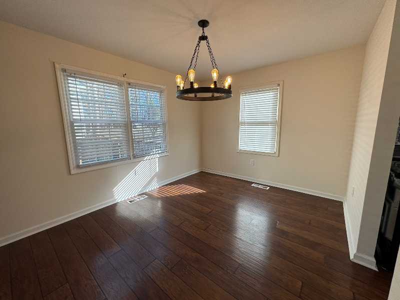 135 Suffolk Dr - Photo 7 of 20