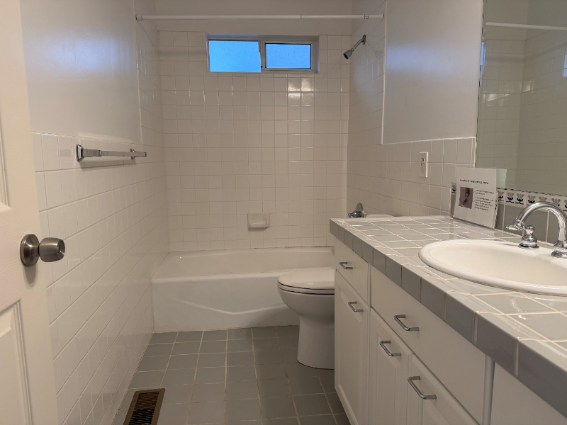 1941 Perry Ave - Photo 2 of 12