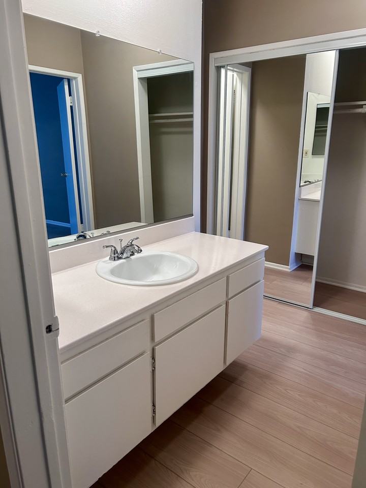 11840 Chandler Blvd #215 - Photo 5 of 17