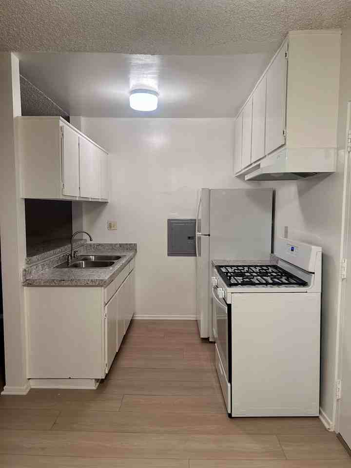 11840 Chandler Blvd #215 - Photo 7 of 17