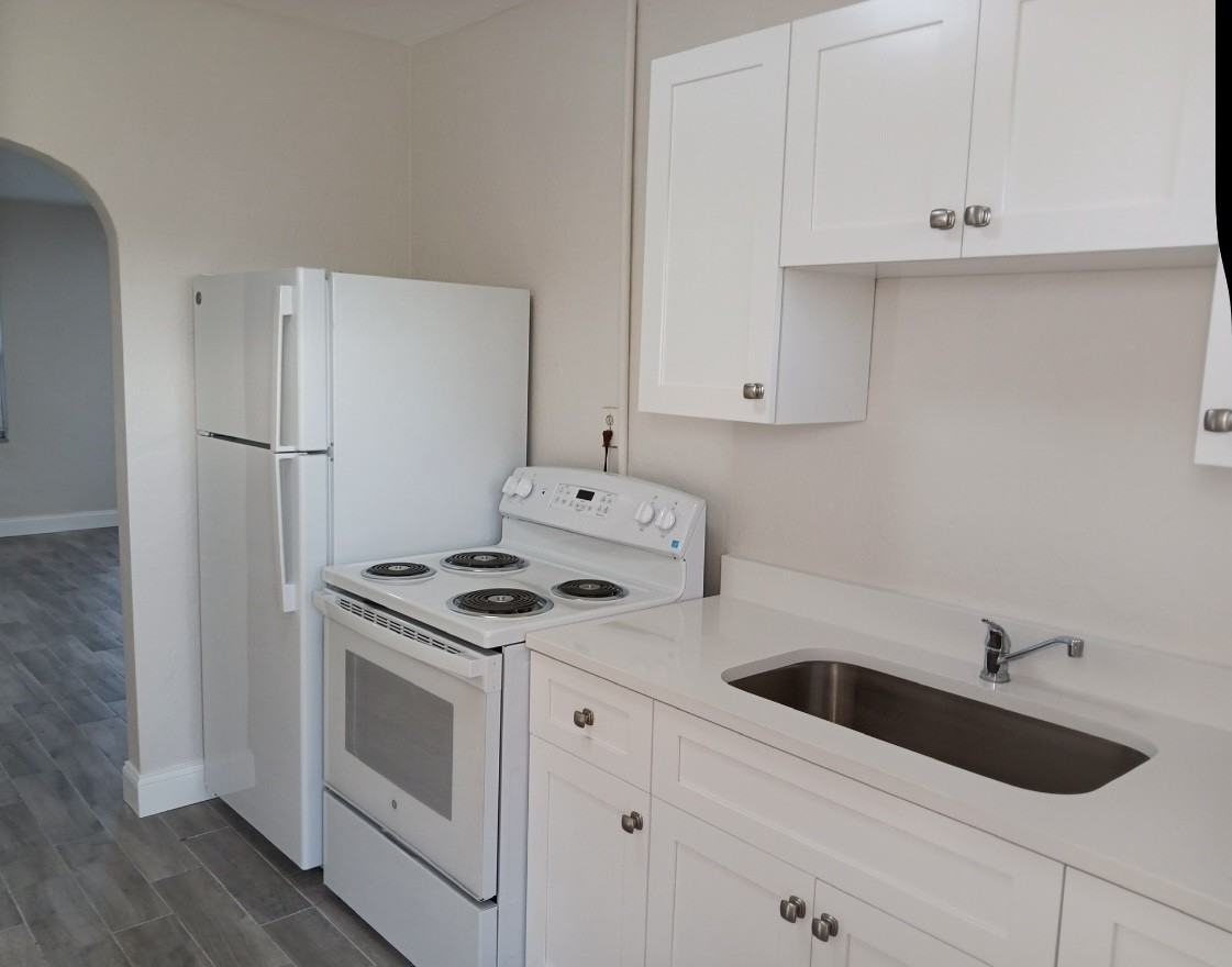 309 Ne 2nd St #4 - Photo 4 of 7