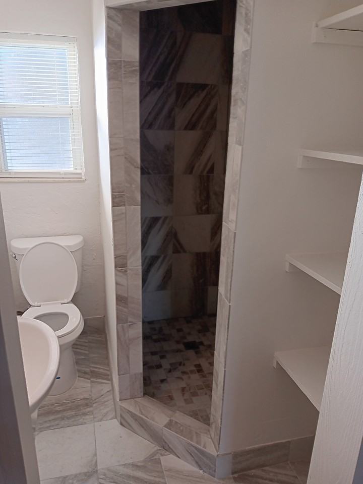 309 Ne 2nd St #4 - Photo 7 of 7