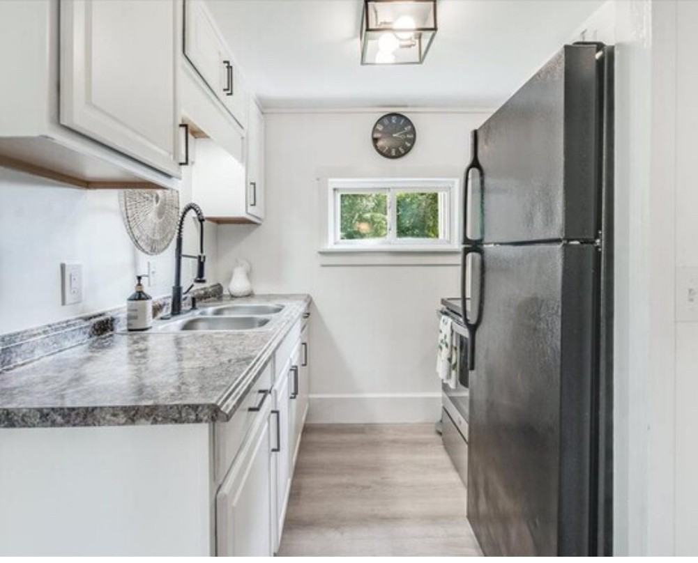 263 S Quaker Ln #NA - Photo 6 of 15