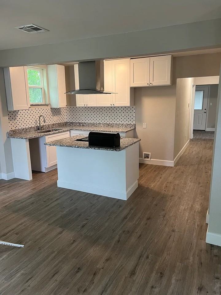 926 N 14th St #A - Photo 4 of 11