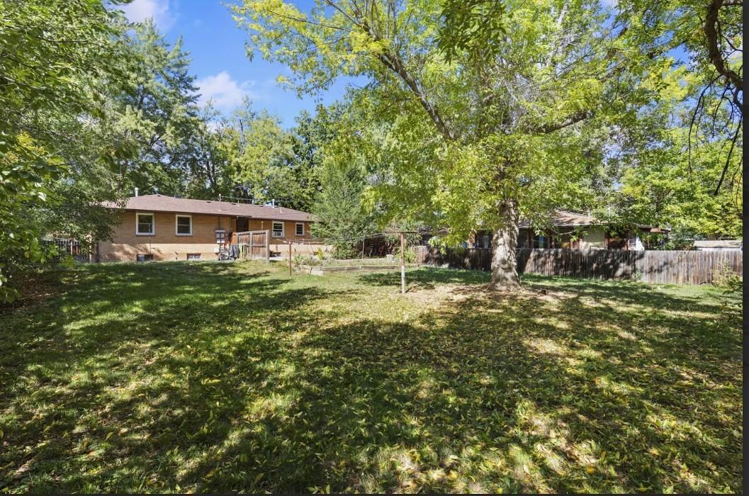 816 Lincoln St #816 - Photo 2 of 13