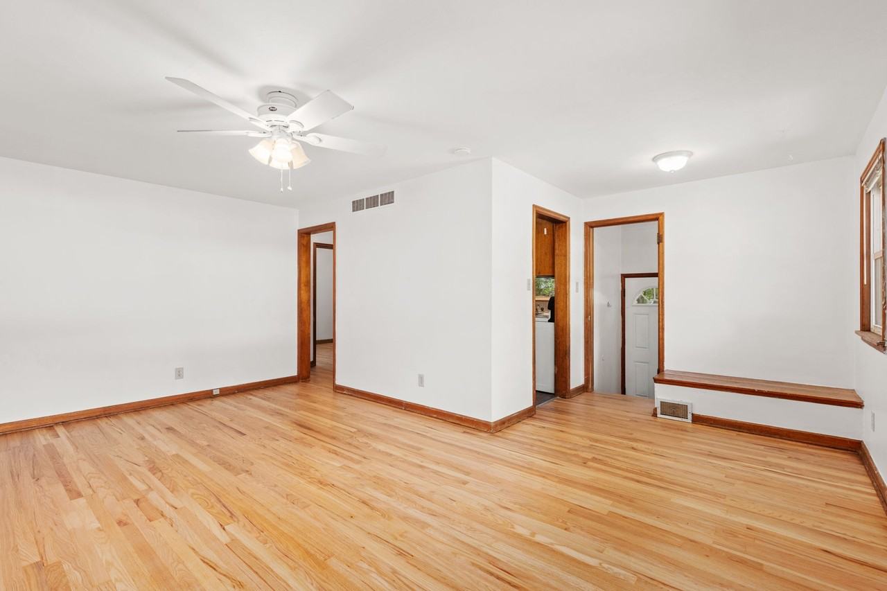 816 Lincoln St #816 - Photo 3 of 13