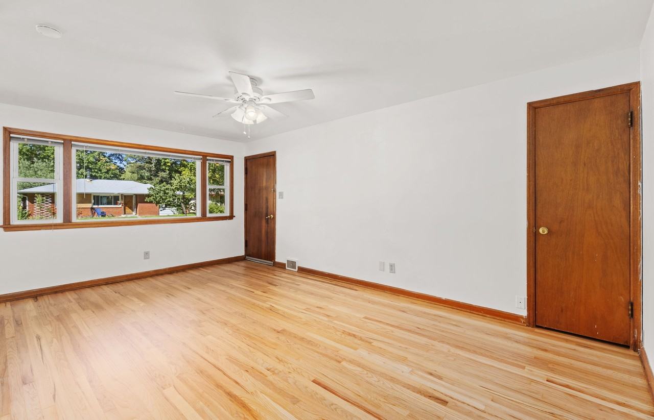 816 Lincoln St #816 - Photo 5 of 13