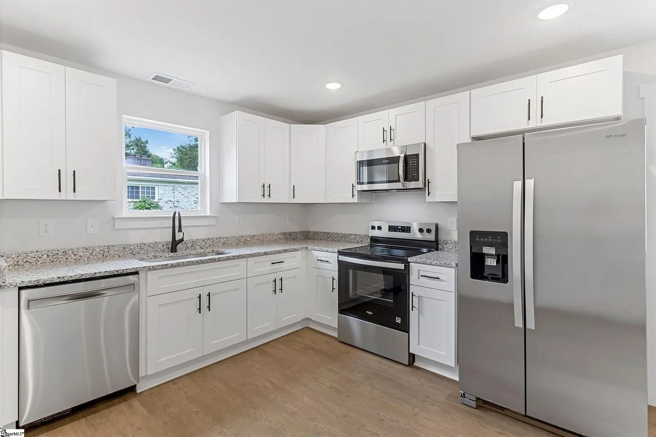 18 Catawba Ave #A - Photo 5 of 17