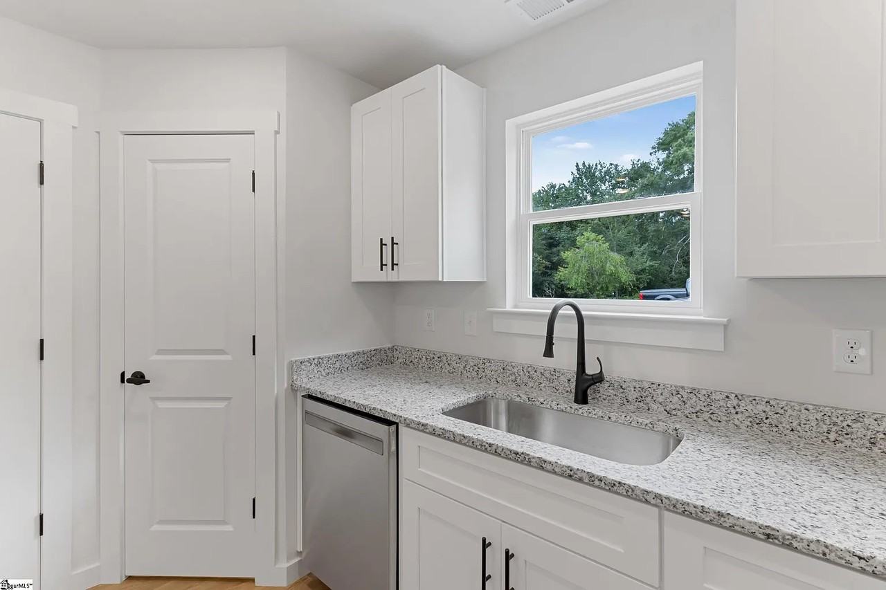 18 Catawba Ave #A - Photo 6 of 17