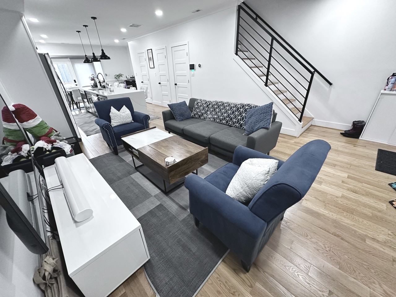 1427 Parkwood Pl Nw #NA - Photo 3 of 34