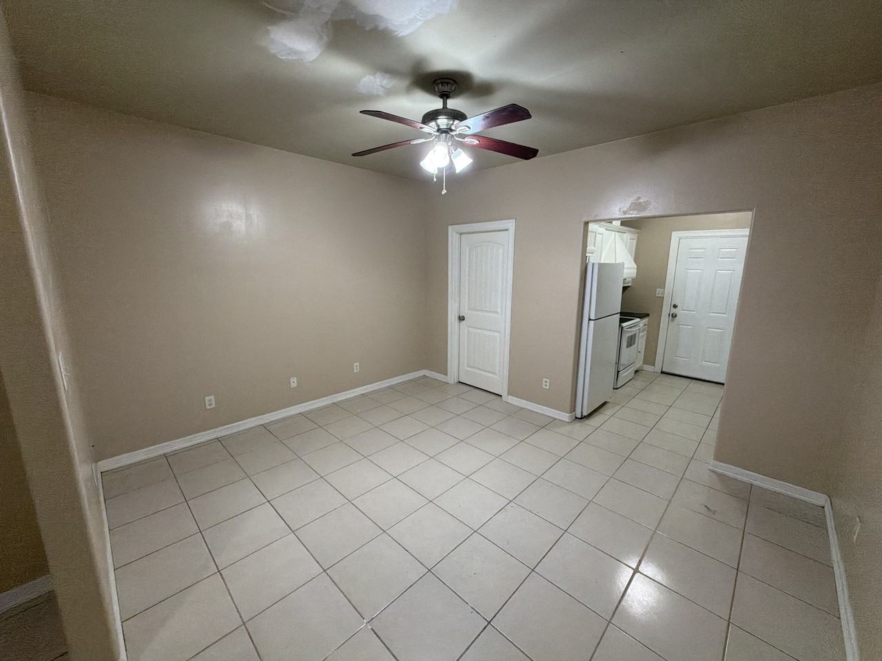 1020 Jesse St #TH - Photo 3 of 18