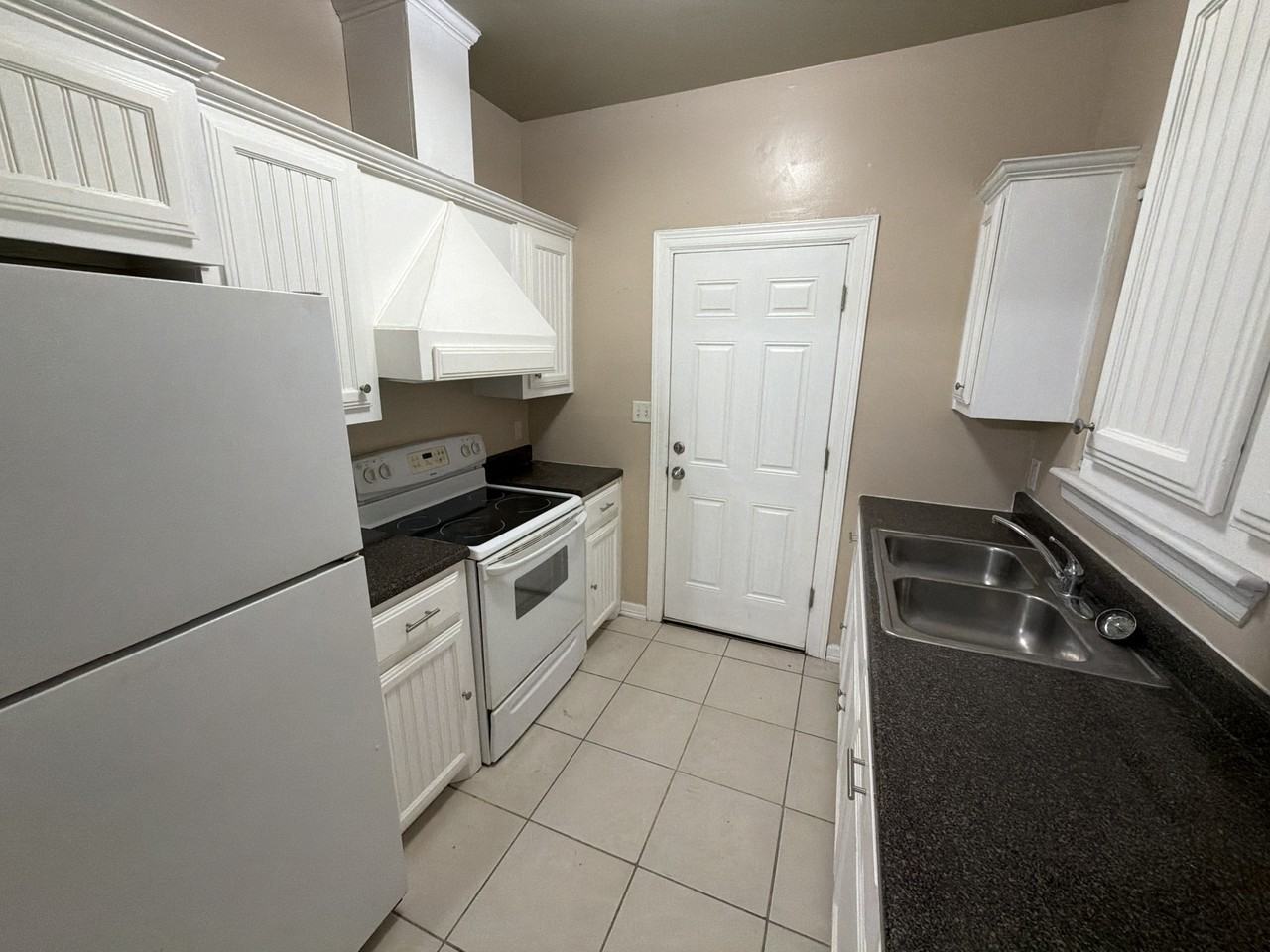 1020 Jesse St #TH - Photo 4 of 18