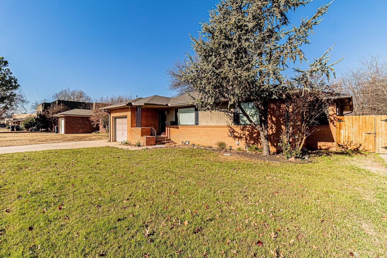 3121 Nw 49th St - Photo 4 of 42