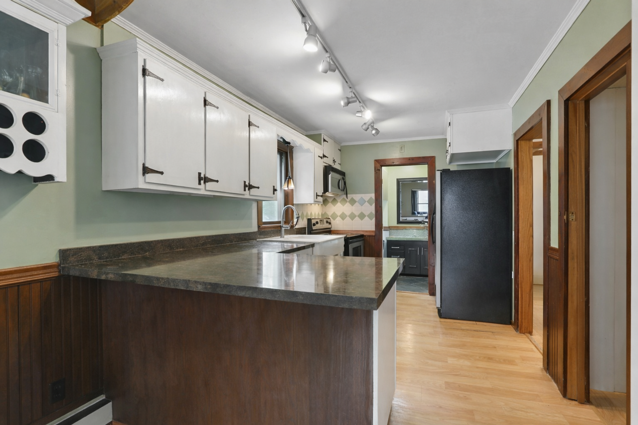 1468 Carroll Ave - Photo 3 of 19