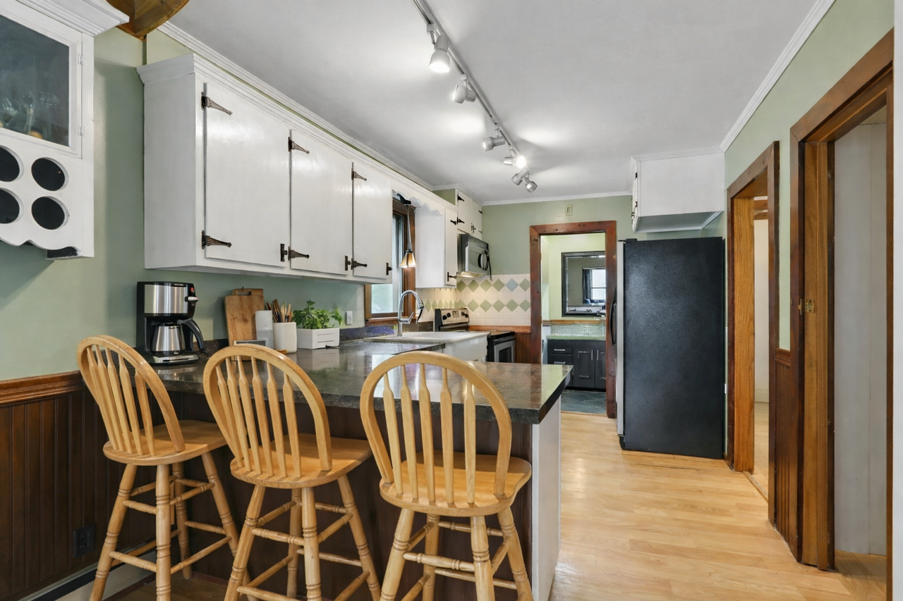 1468 Carroll Ave - Photo 4 of 19