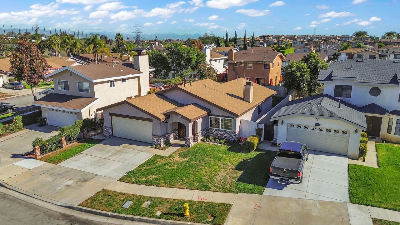 1688 W Bruin St - Photo 2 of 25