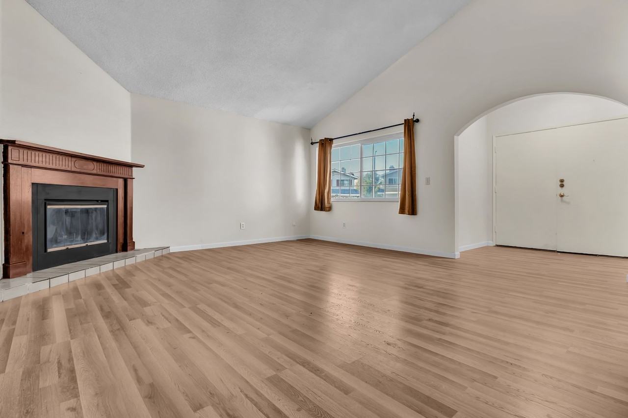 1688 W Bruin St - Photo 4 of 25