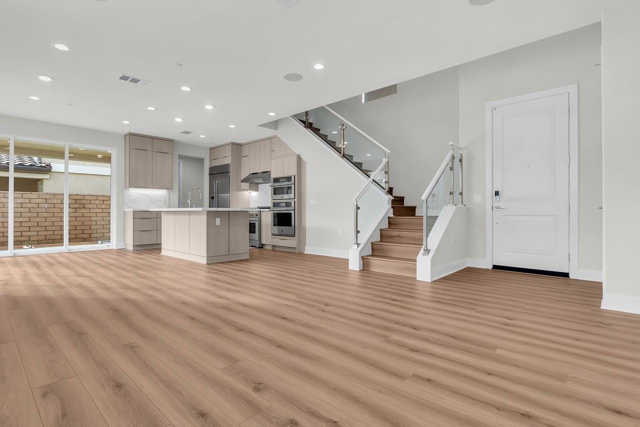 720 Olivier Dr - Photo 3 of 33