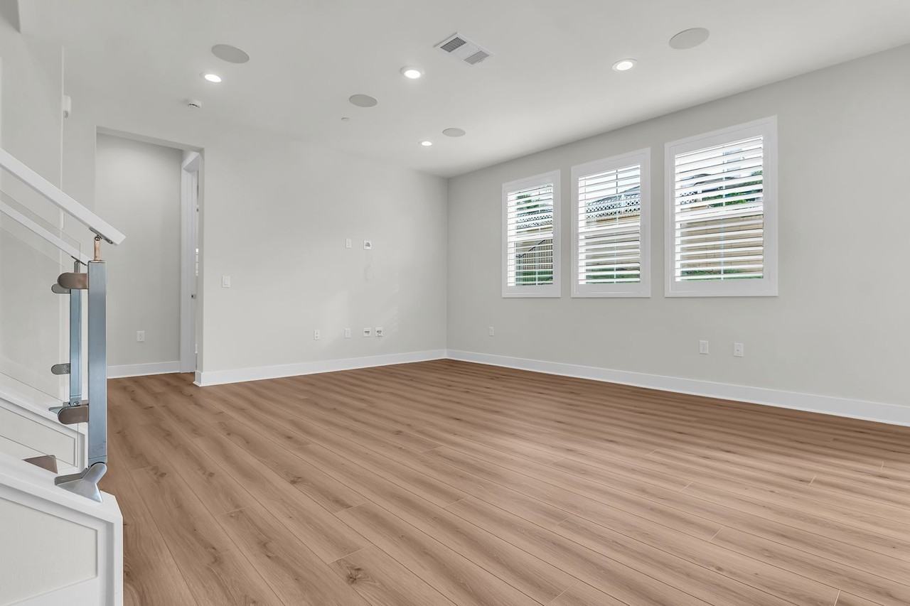 720 Olivier Dr - Photo 4 of 33