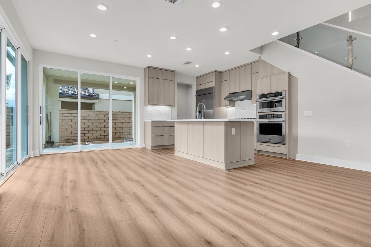 720 Olivier Dr - Photo 5 of 33