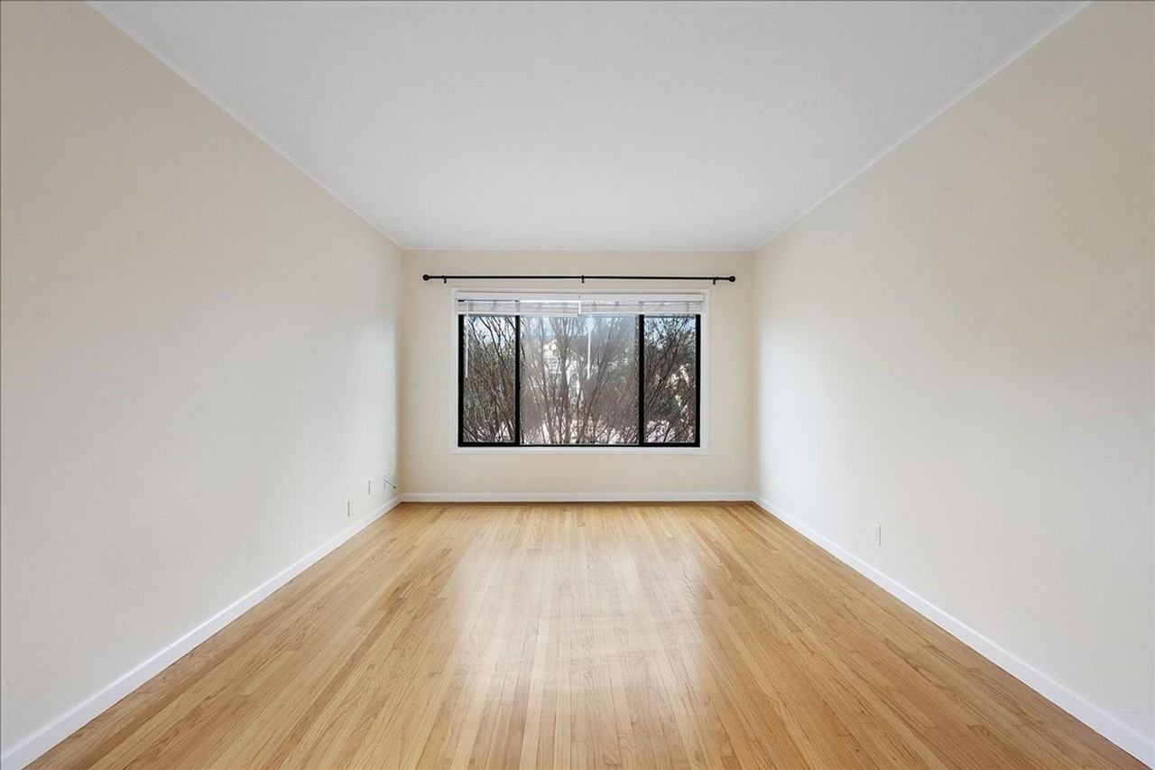 854 40th St #4 - Photo 6 of 13