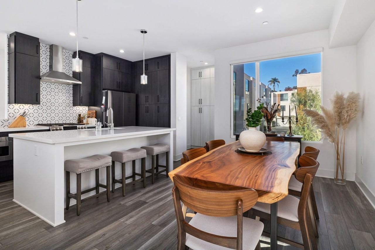 1065 32nd St #14 - Photo 4 of 31