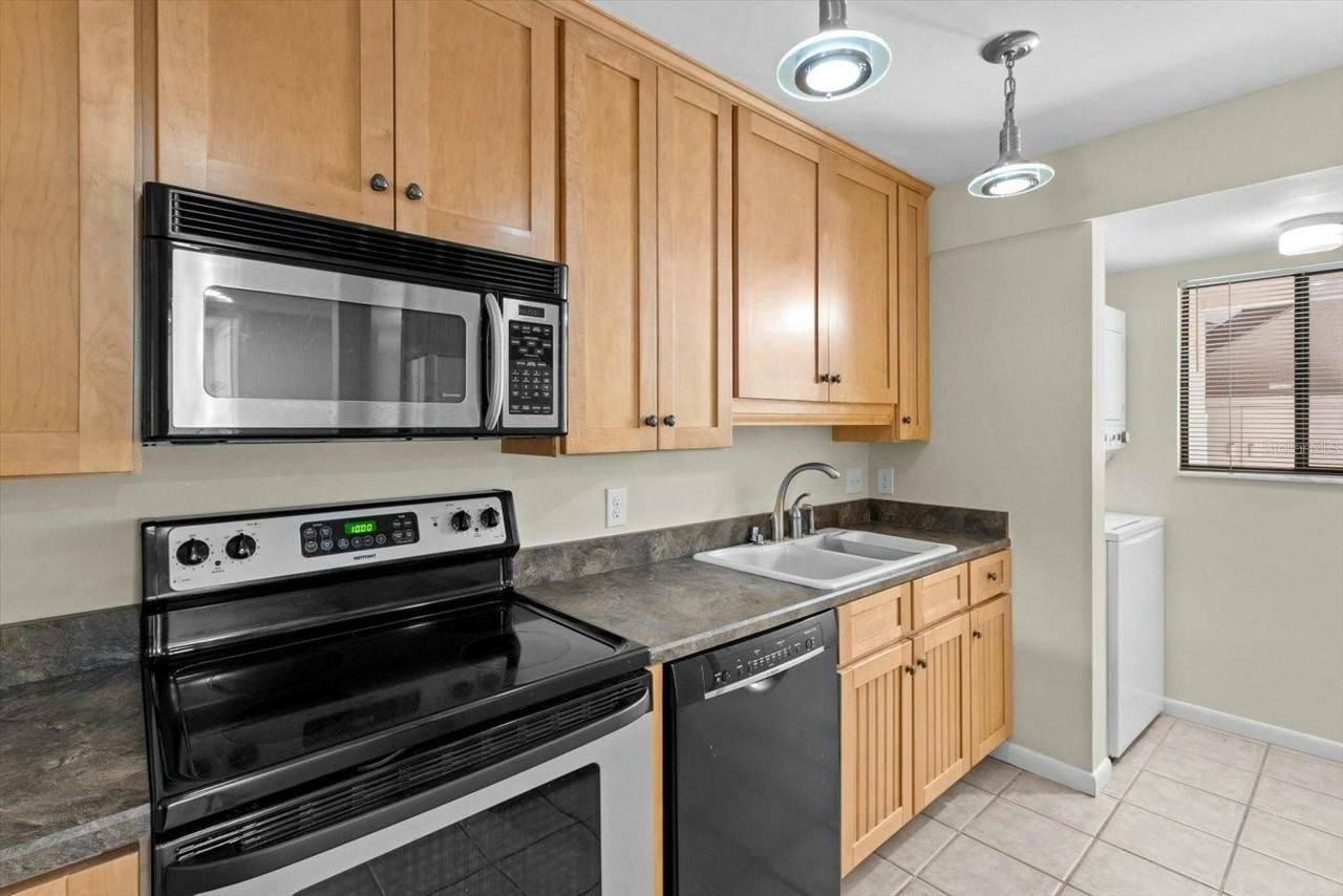 2851 Southwest 32nd Avenue - Photo 2 of 27