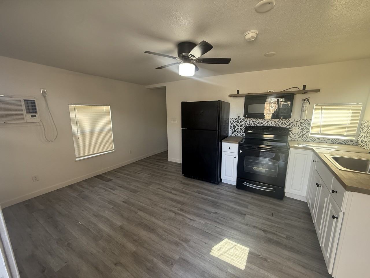 3011 W Cesar E Chavez Blvd #4 - Photo 2 of 11