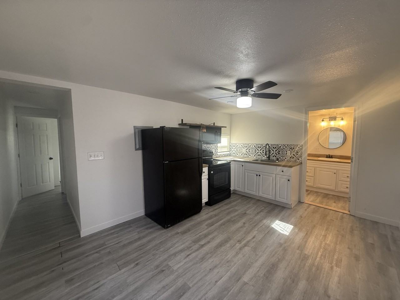 3011 W Cesar E Chavez Blvd #4 - Photo 3 of 11