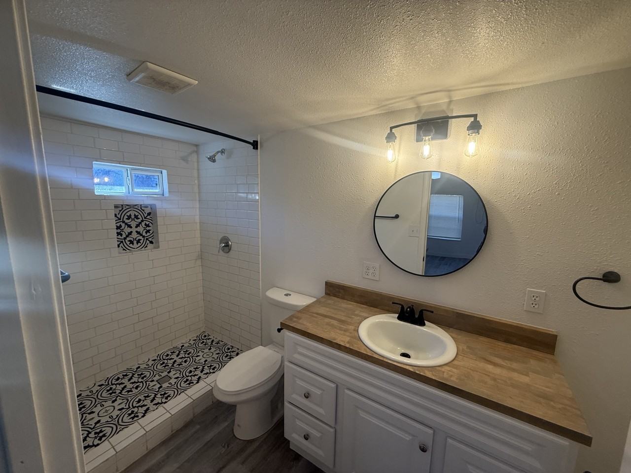 3011 W Cesar E Chavez Blvd #4 - Photo 4 of 11
