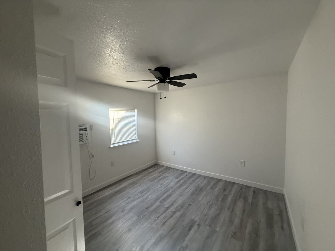 3011 W Cesar E Chavez Blvd #4 - Photo 6 of 11