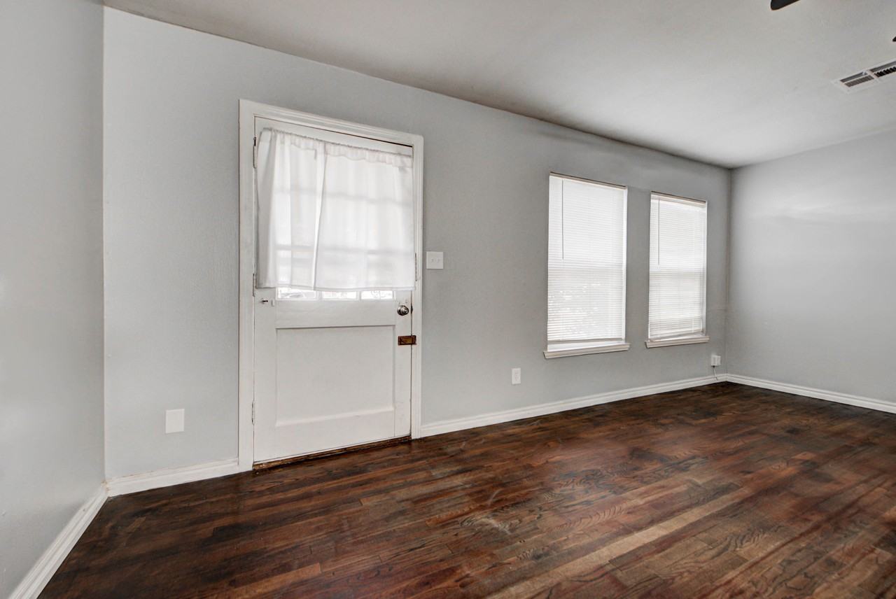 1110 W Apache St #1 - Photo 3 of 26