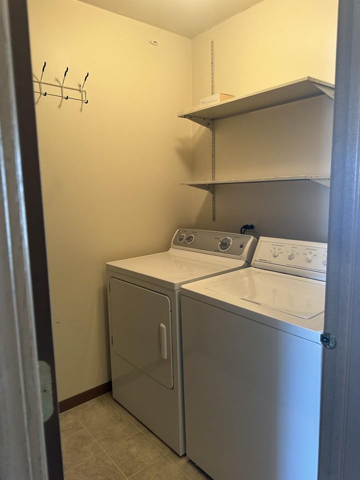 549 Central Parkway Rd - Photo 5 of 11