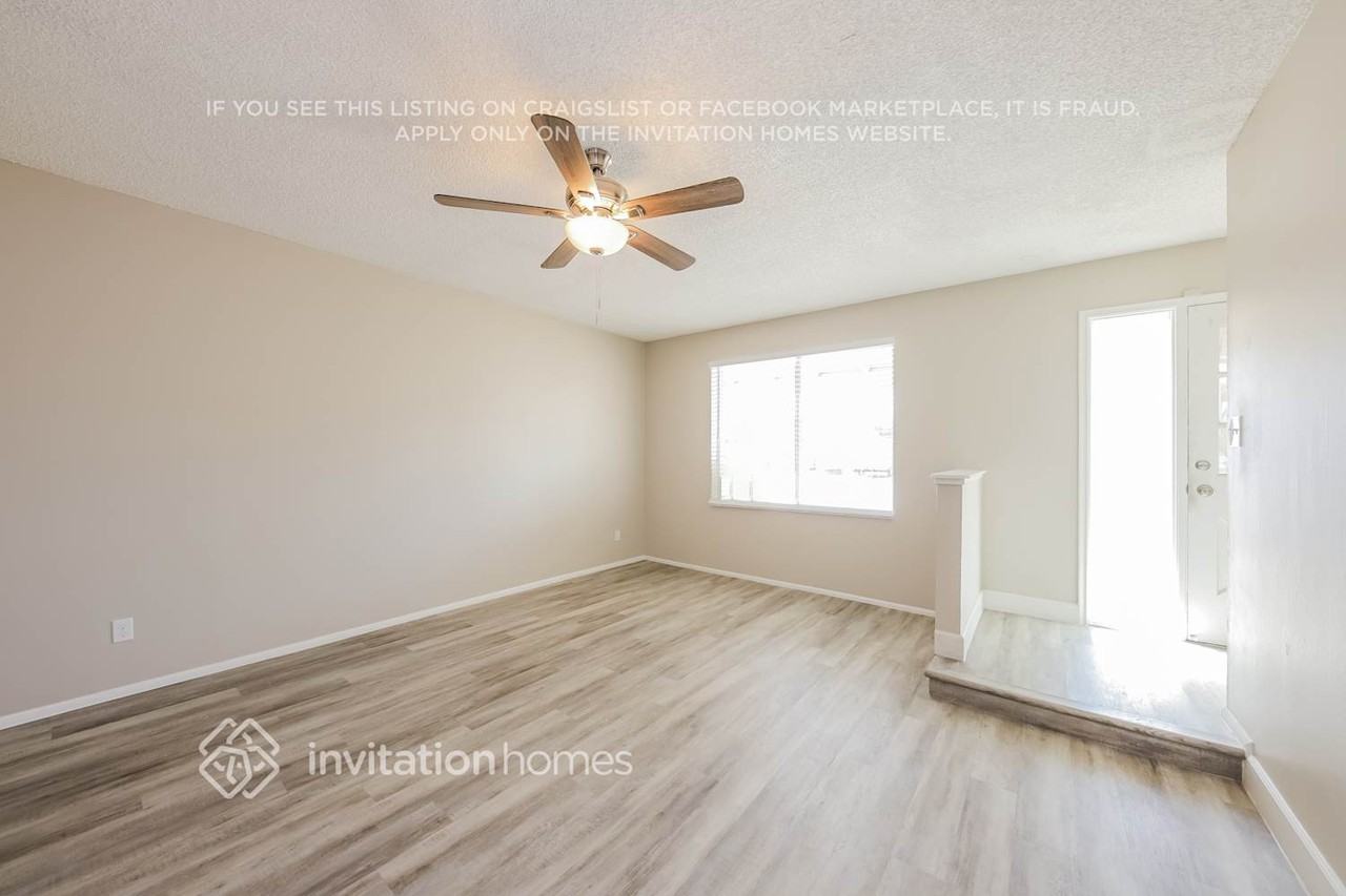 4228 W Mission Ln - Photo 3 of 16