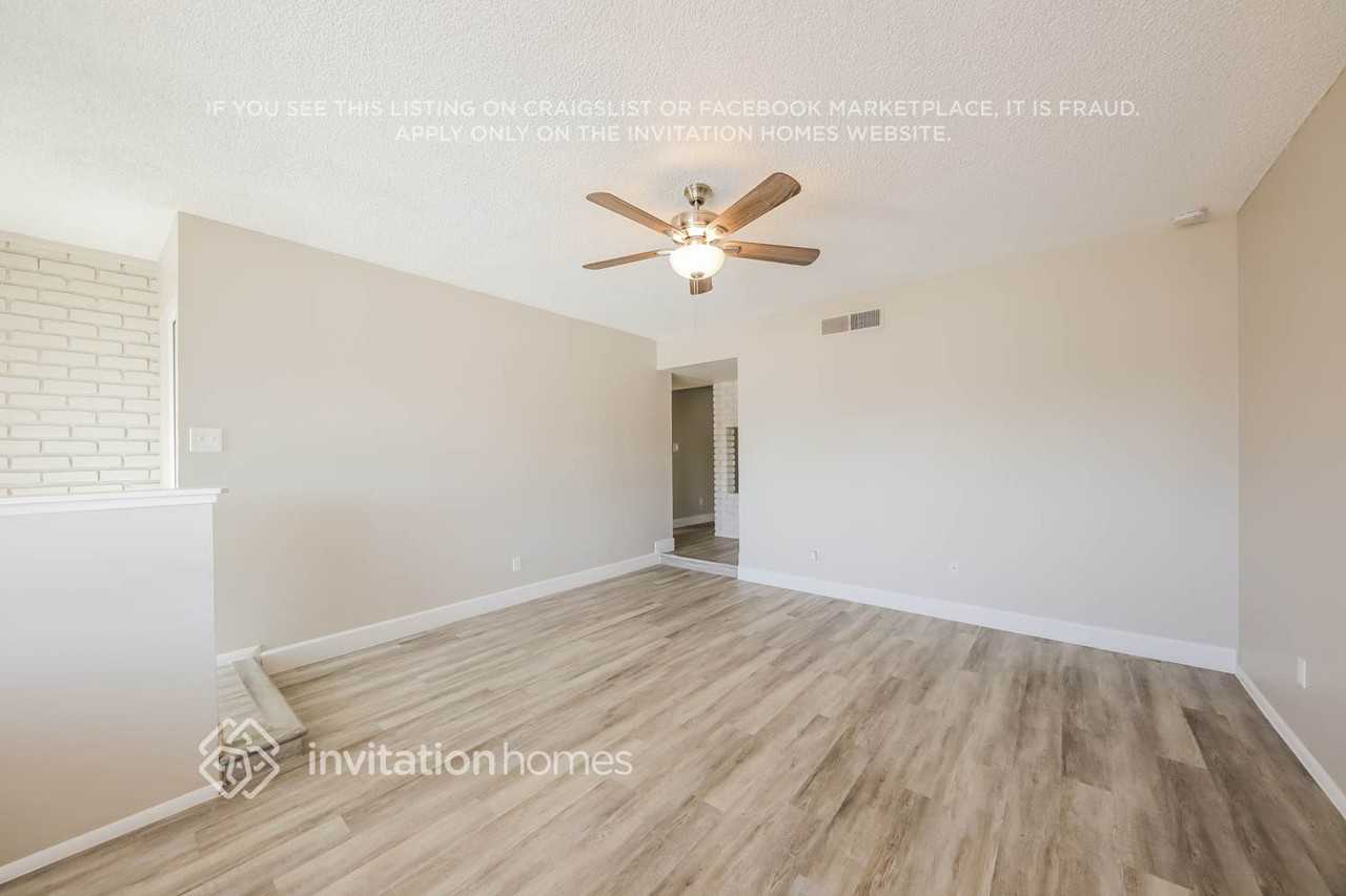 4228 W Mission Ln - Photo 4 of 16