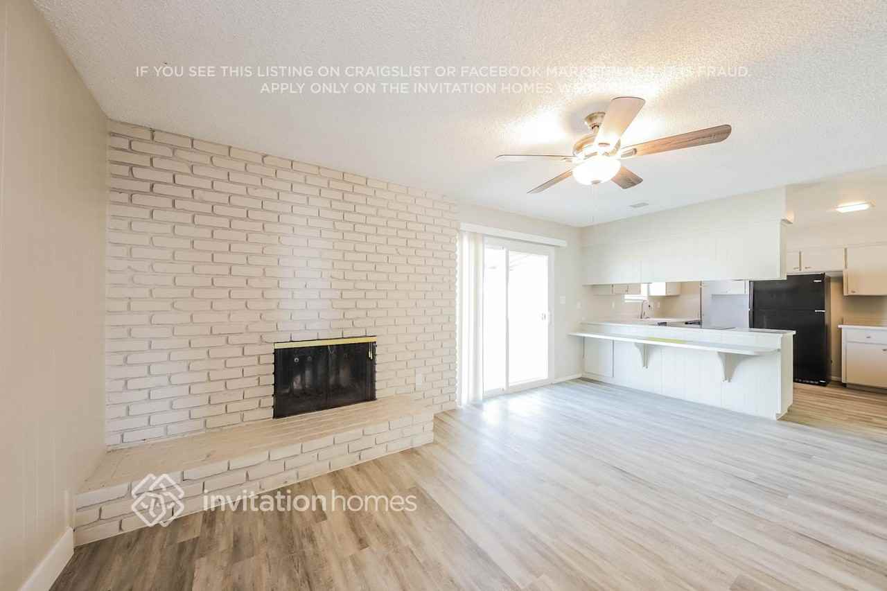 4228 W Mission Ln - Photo 5 of 16