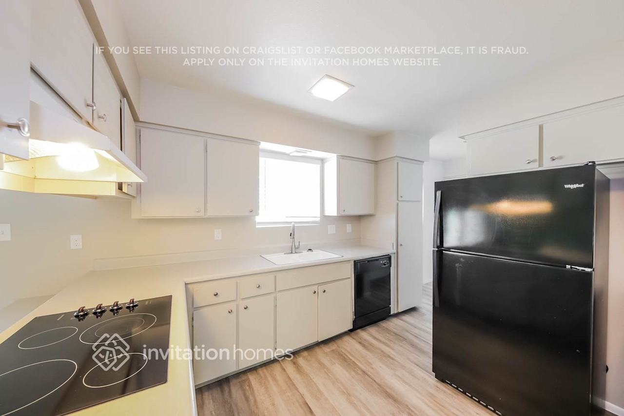 4228 W Mission Ln - Photo 7 of 16